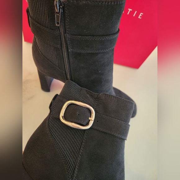 Black Low Boots by Kelly & Katie Branina Booties...New In Box! - Picture 8 of 13